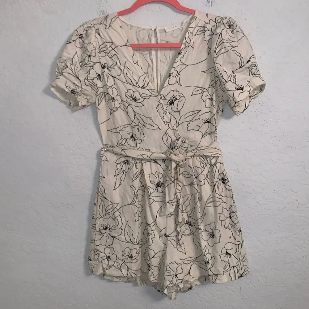 Lush Linen. Lend V-Neck Floral Lightweight Romper Size S